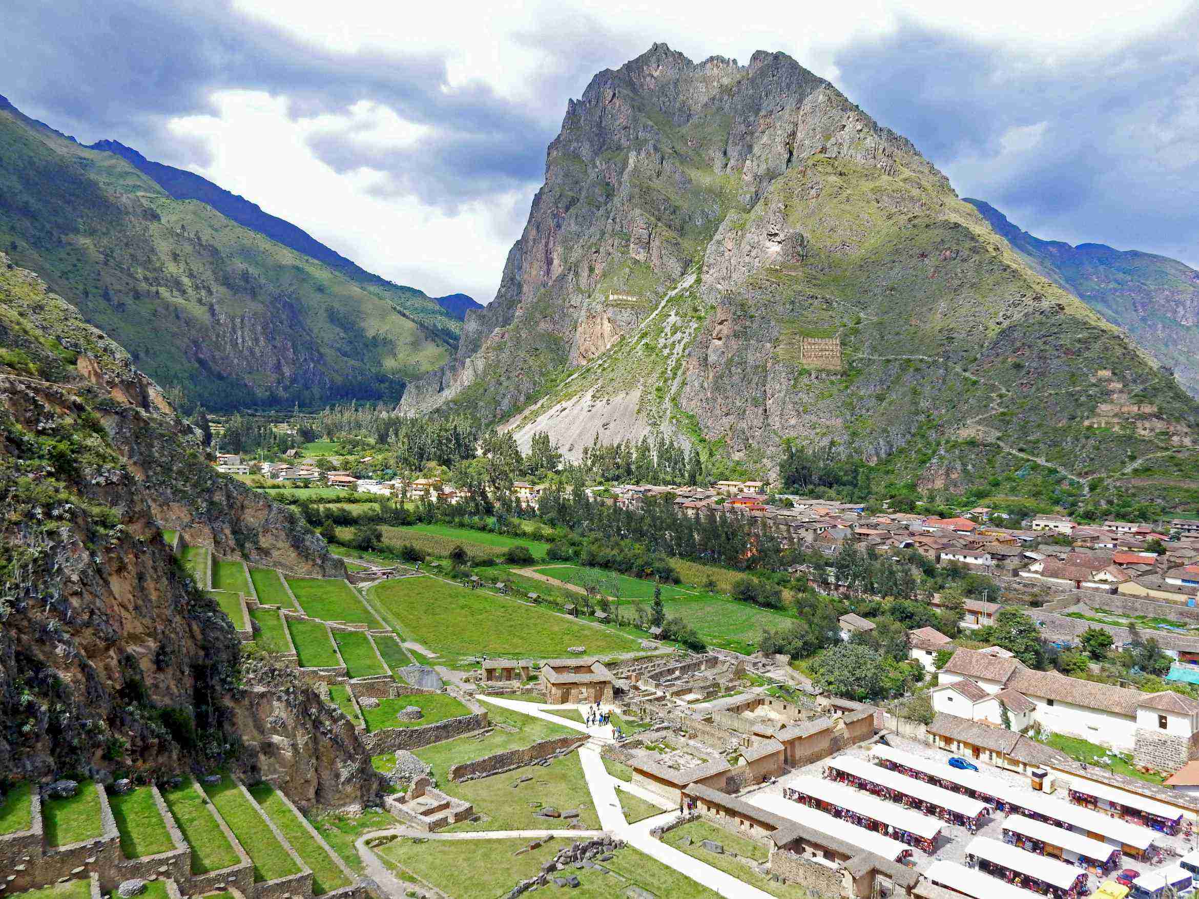 https://upload.wikimedia.org/wikipedia/commons/9/91/Ollantaytambo_-_Heiliges_Tal.jpg