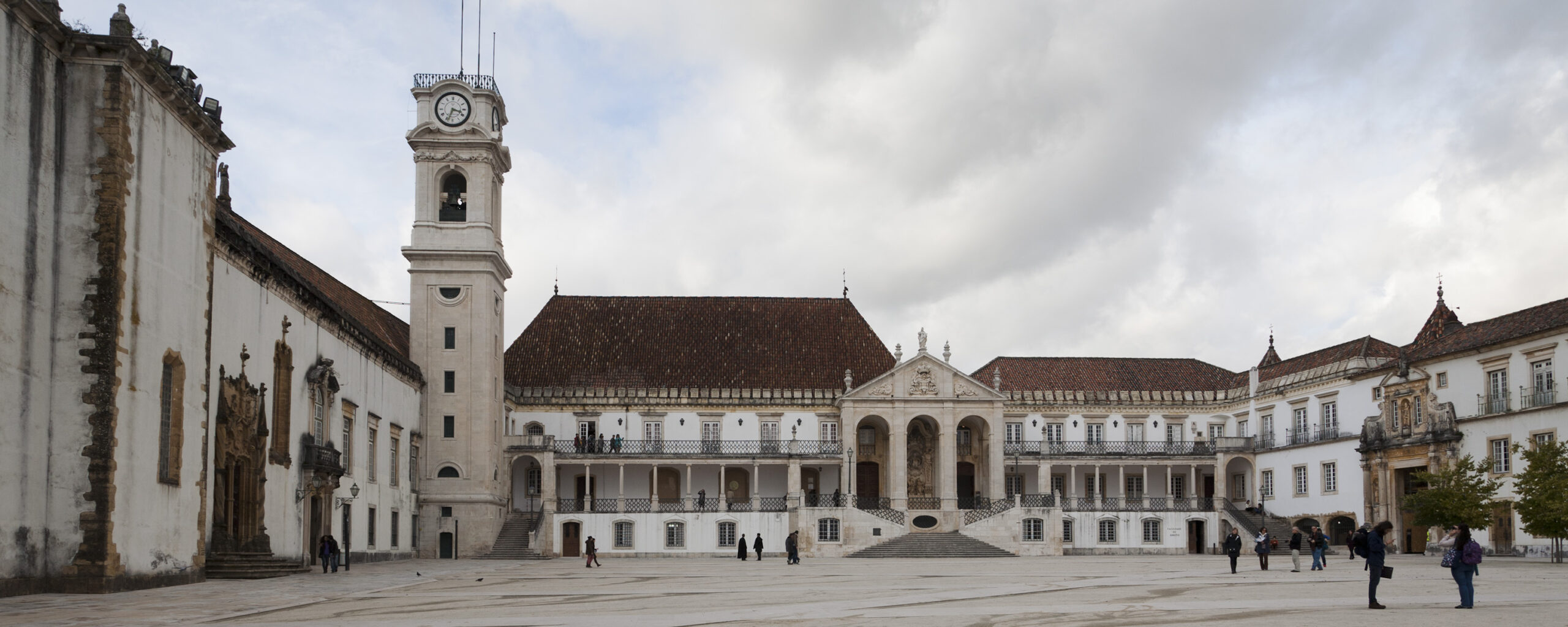 https://upload.wikimedia.org/wikipedia/commons/2/26/Pa%C3%A7o_das_Escolas_Universidade_de_Coimbra_IMG_0287.JPG