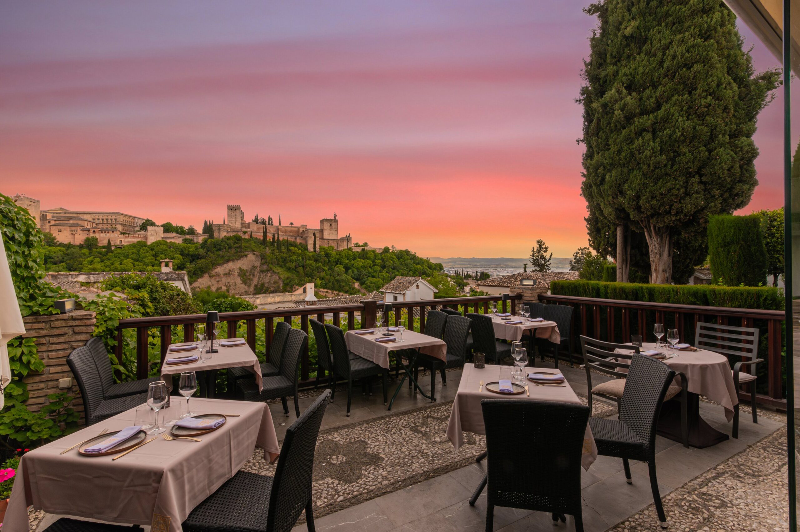 https://dynamic-media-cdn.tripadvisor.com/media/photo-o/2c/be/3e/f1/la-terraza-del-carmen.jpg